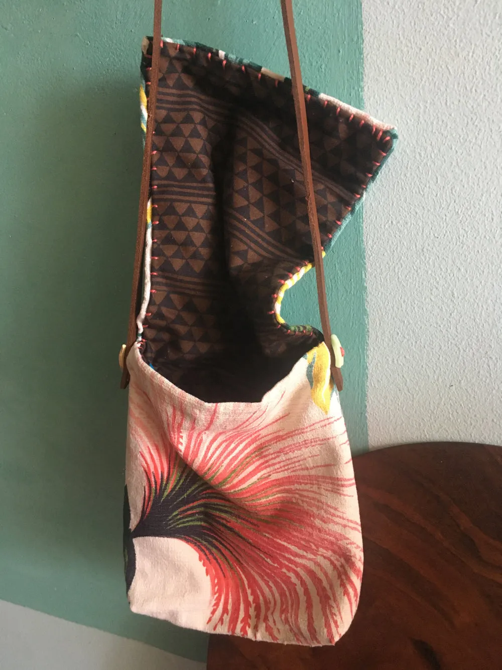 Bella's banana leaf shoulder bag