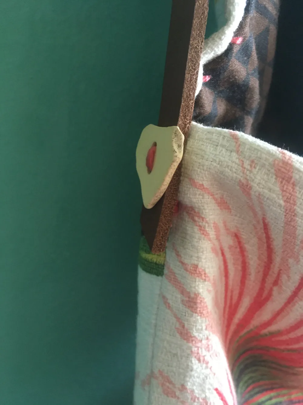 Bella's banana leaf shoulder bag
