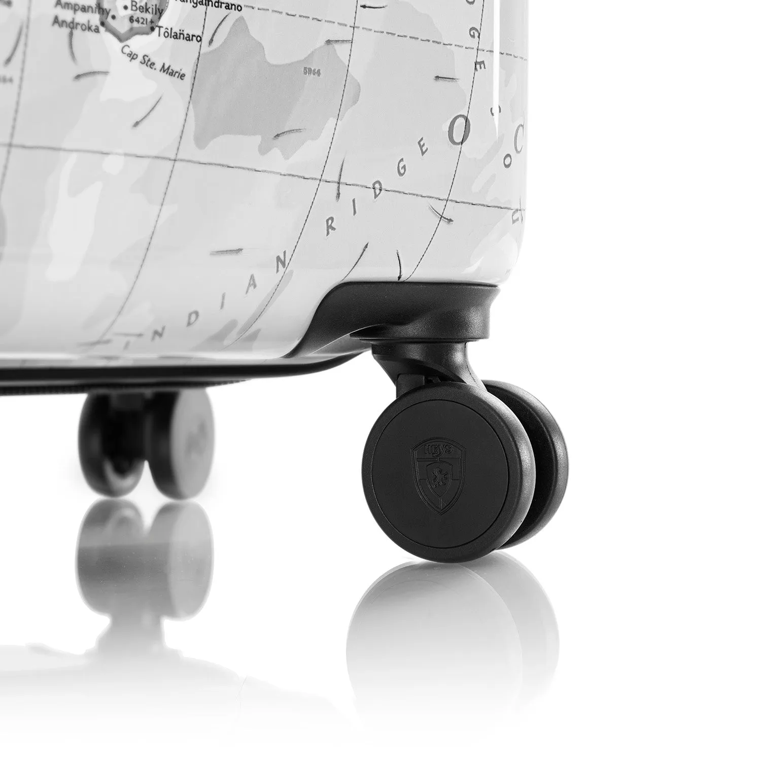 Journey 3G 26 Inch Fashion Spinner® Luggage - Black/White Map