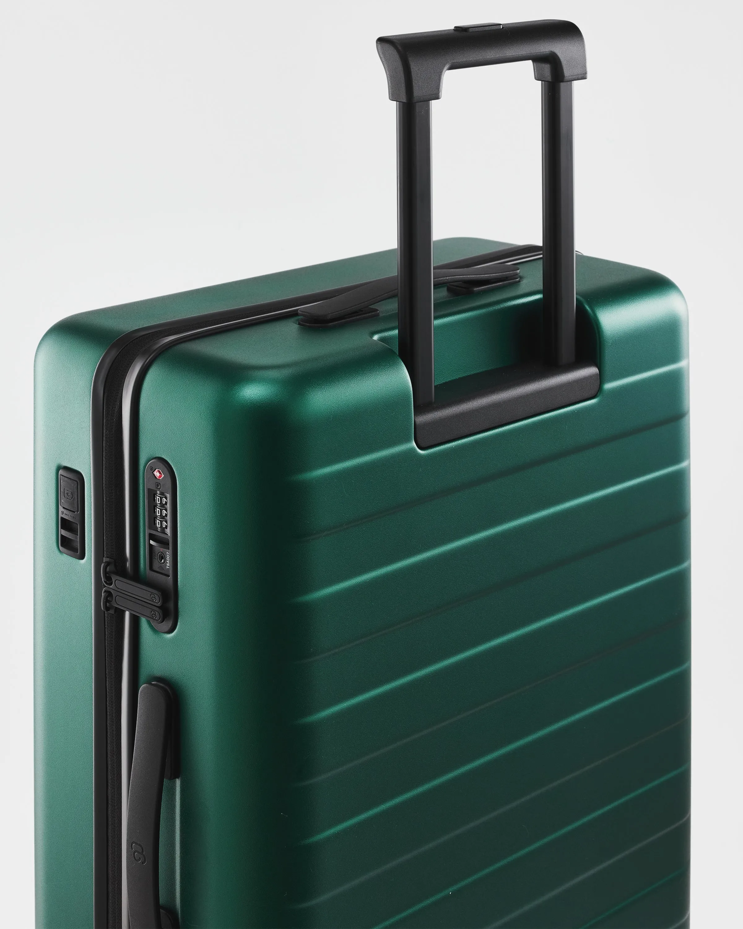 Rhine Pro Plus Collection | Hardside 20 Inch Carry-on with USB Port